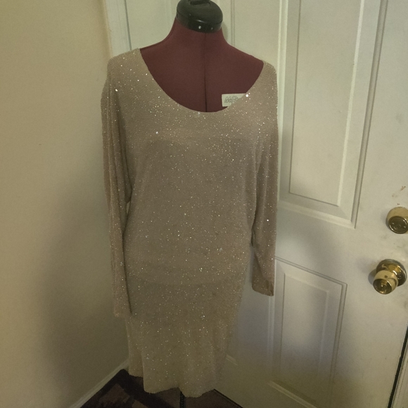 Dress - Picture 11 of 11